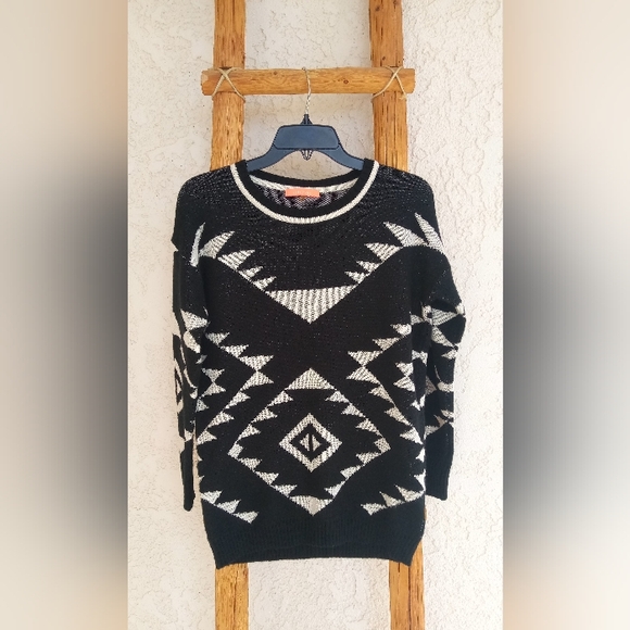 LULUMARI WOMEN'S MEDIUM SWEATER - Picture 4 of 4